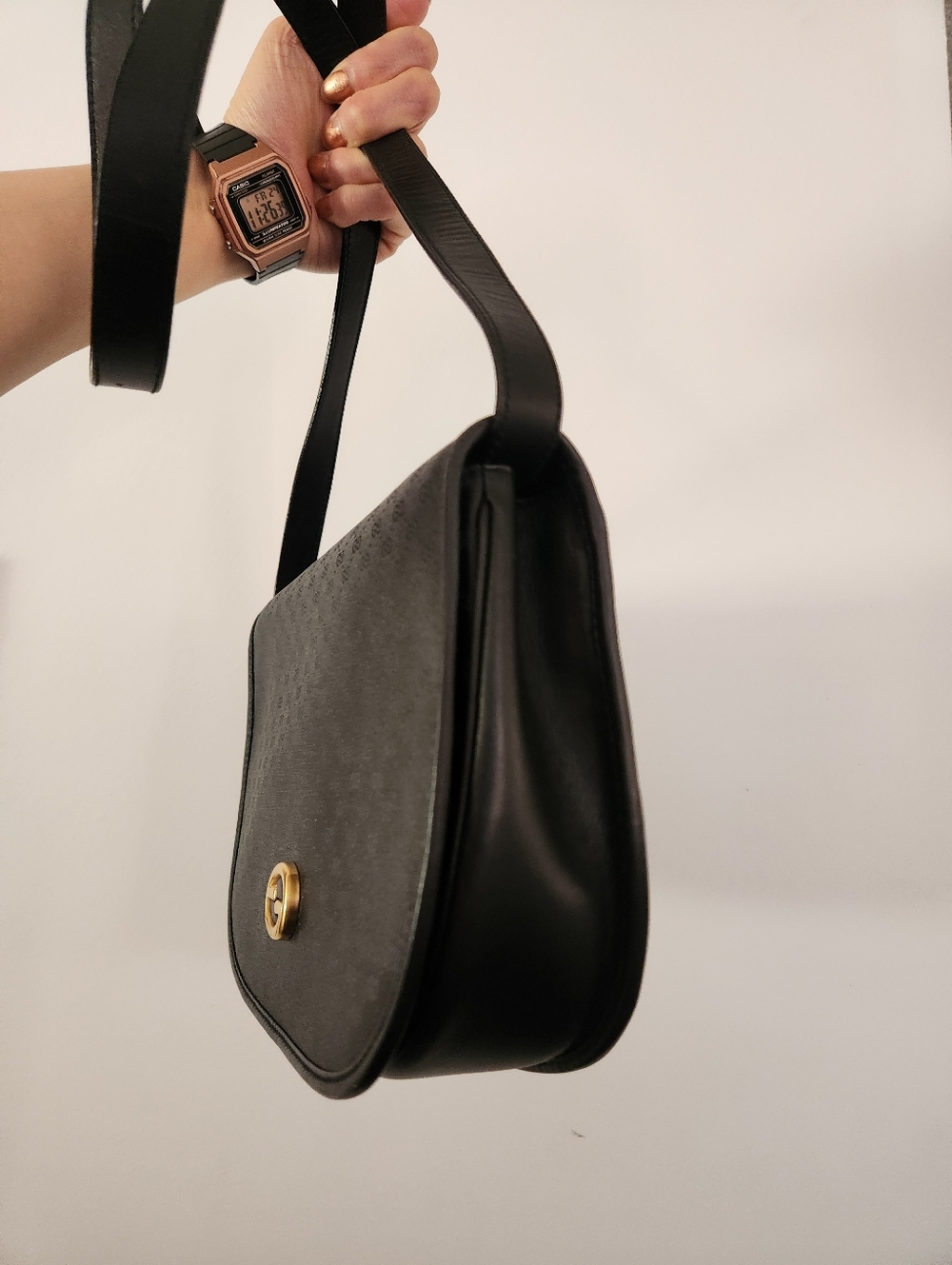 Gucci Black Crossbody Shoulder Bag with Gold Hardware - Picture 2 of 8